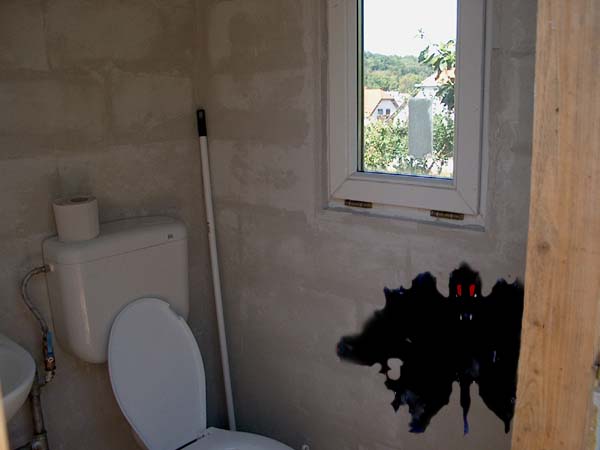 n megmondtam, hogy a molyember ott van a WC-ben...